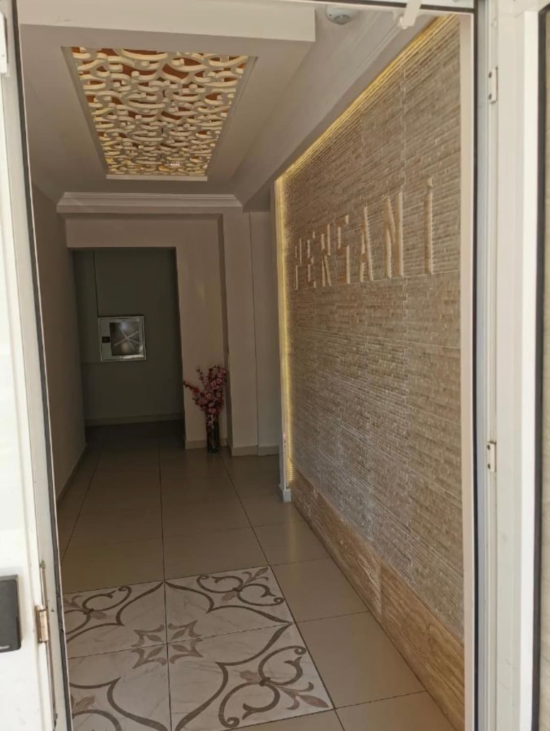 Persani 3 – Cozy 5th Floor Apartment for Rent 2