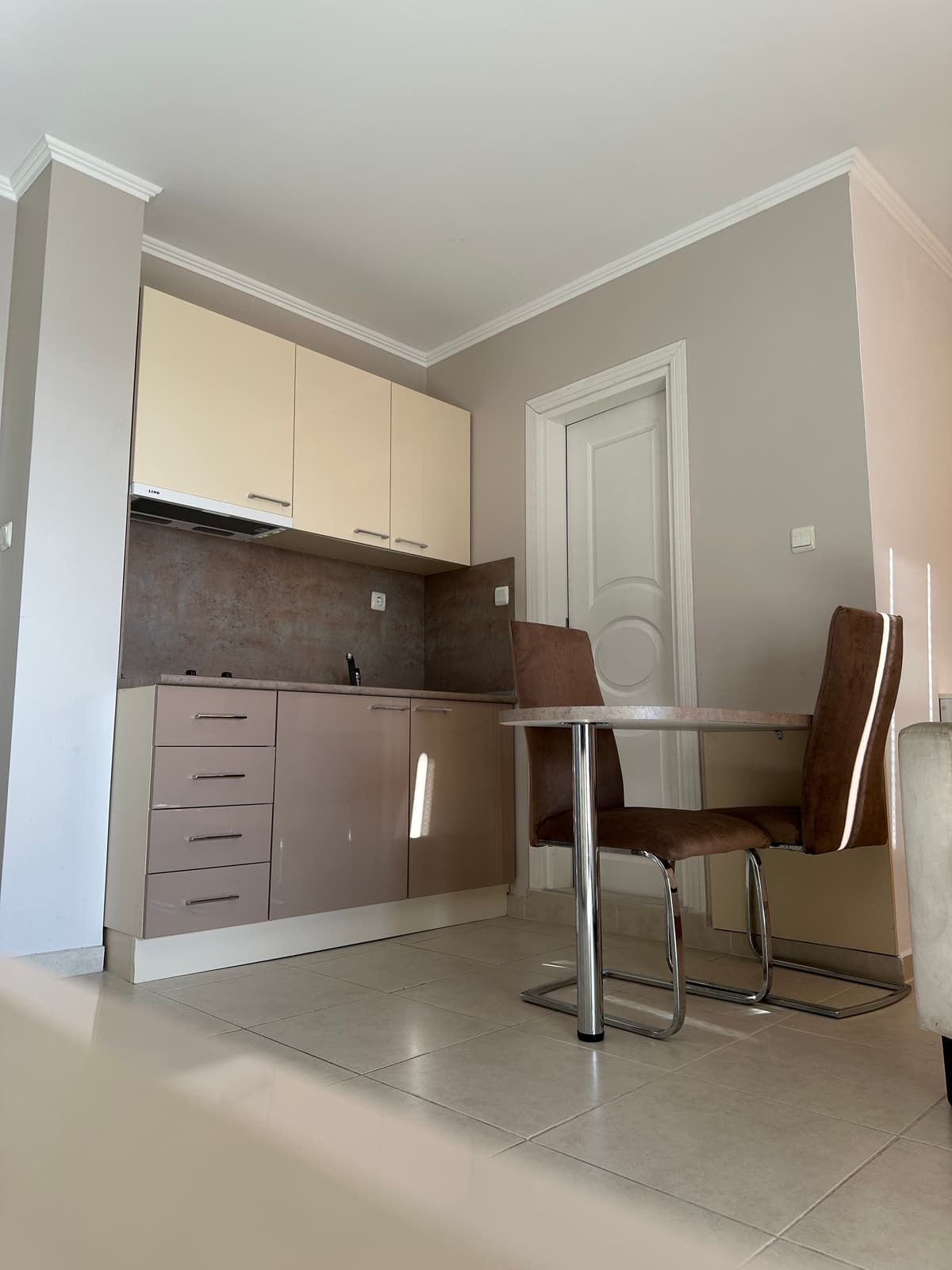 Persani 3 – Cozy 5th Floor Apartment for Rent 4