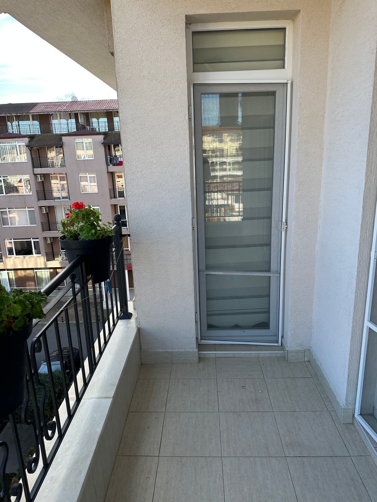 Persani 3 – Квартира с видом на бассейн на 4-м этаже в аренду 8