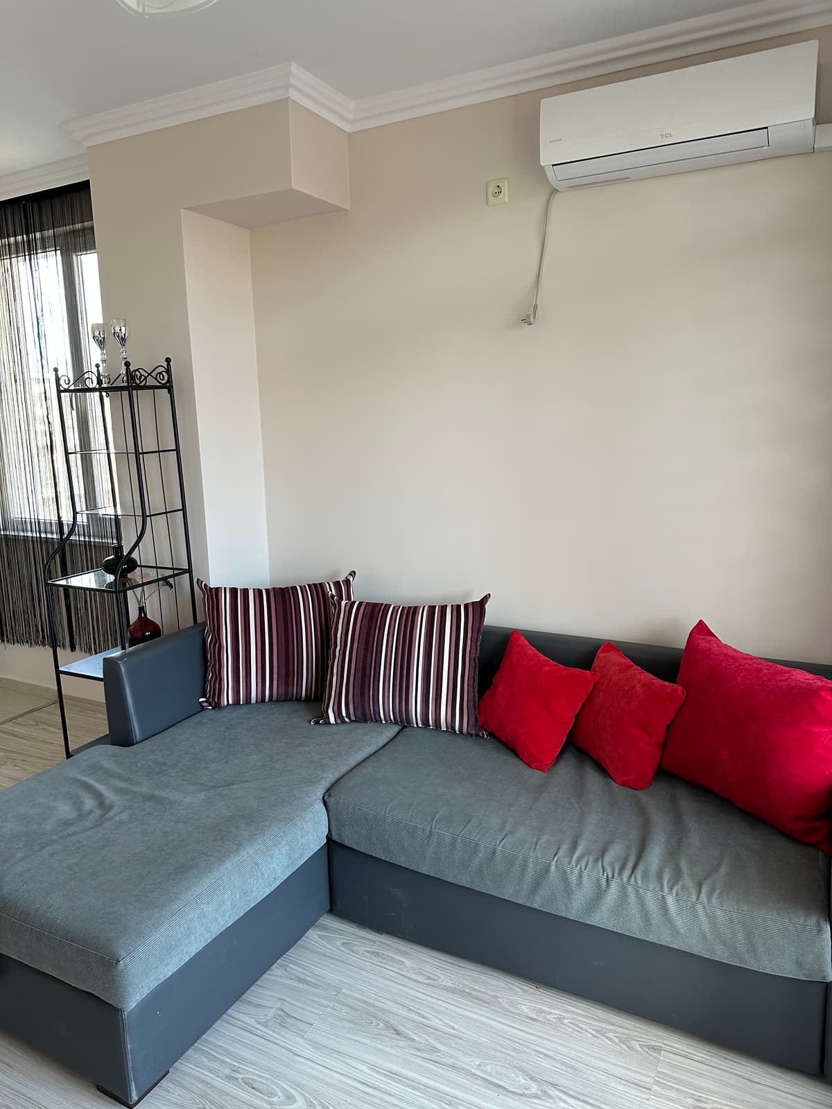 Persani 3 – Квартира с видом на бассейн на 4-м этаже в аренду 4